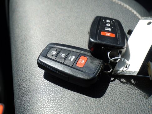 Used 2022 Toyota Camry XSE FWD image 17
