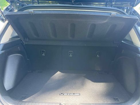 Used 2024 Hyundai Venue Limited FWD image 21