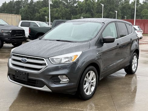 Used 2017 Ford Escape SE FWD image 9