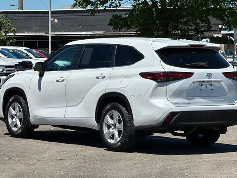 Used 2023 Toyota Highlander LE AWD/4WD image 6