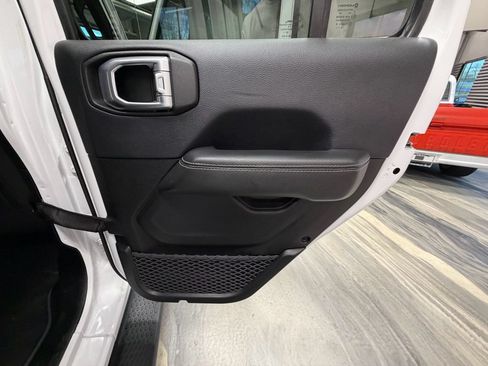 Used 2018 Jeep Wrangler Unlimited Sahara w/ Uconnect 4C Nav & Sound Group AWD/4WD image 41