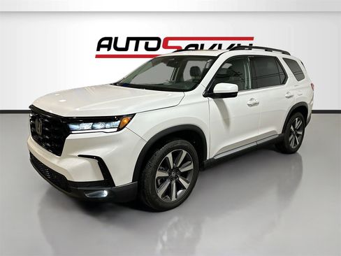 Used 2025 Honda Pilot Touring image 3