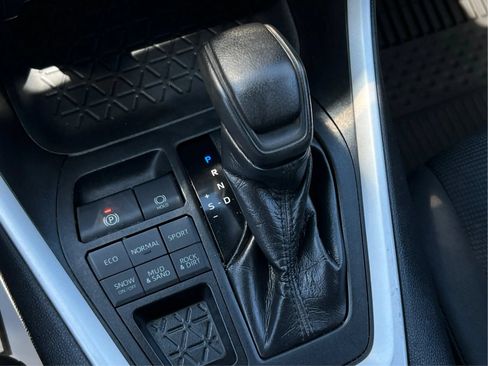 Used 2020 Toyota RAV4 LE w/ All Weather Liner Package AWD/4WD image 44