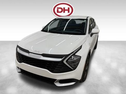 Used 2024 Kia Sportage LX image 9