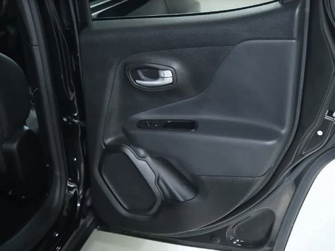 Used 2023 Jeep Renegade Limited image 30