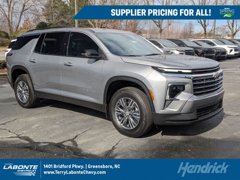 New 2026 Chevrolet Traverse LT image 1