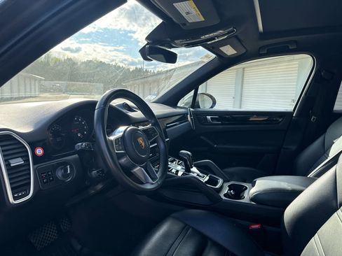 Used 2021 Porsche Cayenne AWD/4WD image 11