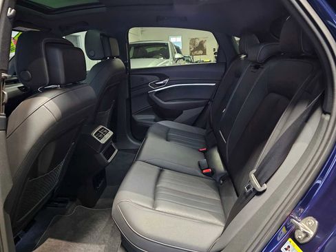 Used 2023 Audi e-tron Premium Plus w/ Premium Plus Package image 18