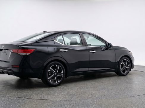 Used 2025 Nissan Sentra SV FWD image 9