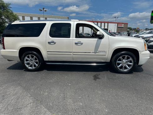 Used 2011 GMC Yukon XL Denali image 4