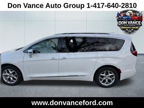 Used 2019 Chrysler Pacifica Limited image 1