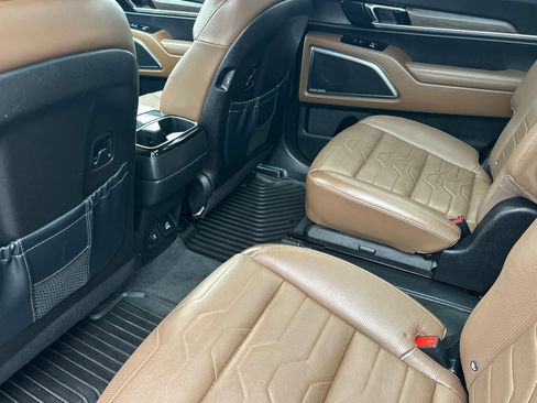 Used 2022 Kia Telluride SX w/ SX Prestige Package image 9