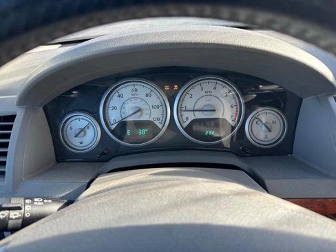 Used 2008 Chrysler Town & Country Touring w/ Family Value Group image 40