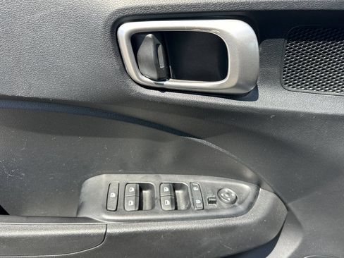 Used 2025 Hyundai Venue SEL FWD image 12