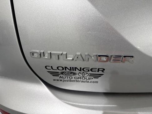 Used 2025 Mitsubishi Outlander SE AWD/4WD image 9