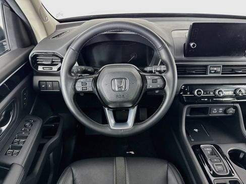 Certified 2025 Honda Pilot Touring image 24