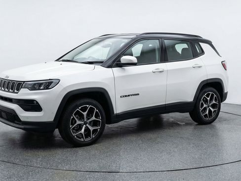 Used 2025 Jeep Compass Limited AWD/4WD image 3