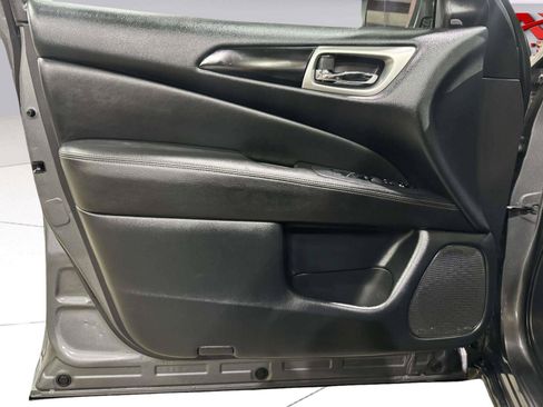 Used 2019 Nissan Pathfinder SV AWD/4WD image 22
