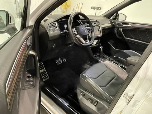 Used 2022 Volkswagen Tiguan SEL R-Line image 3