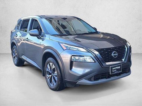Used 2023 Nissan Rogue SV FWD image 3