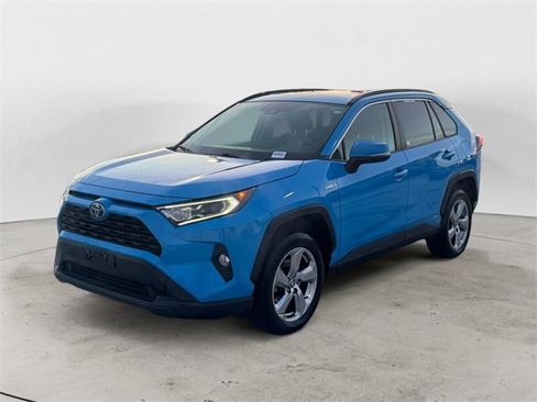 Used 2021 Toyota RAV4 XLE Premium image 1