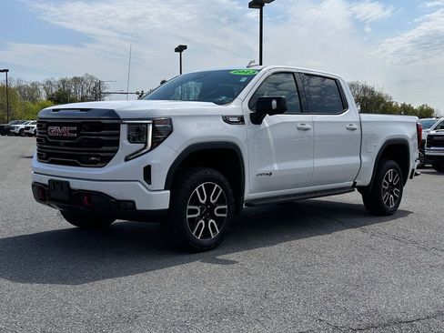 Used 2023 GMC Sierra 1500 AT4 w/ Technology Package AWD/4WD image 2