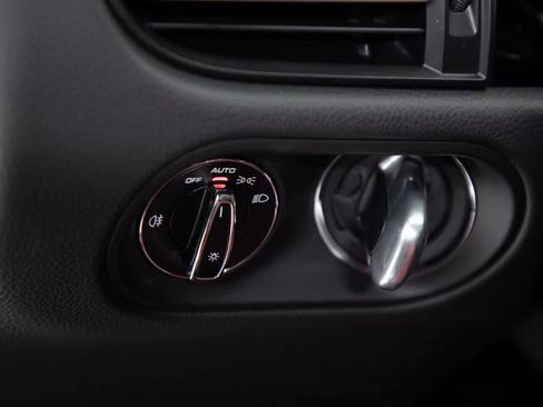 Certified 2025 Porsche Macan image 21