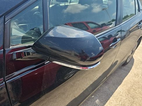 Used 2016 Toyota Prius Three Touring w/ Preferred Accessory Package image 2