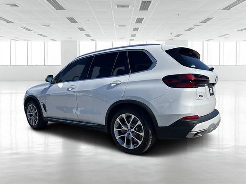 Certified 2025 BMW X5 xDrive50e w/ Premium Package image 8