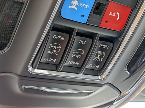 Certified 2022 Jeep Grand Cherokee Limited w/ Luxury Tech Group II image 19