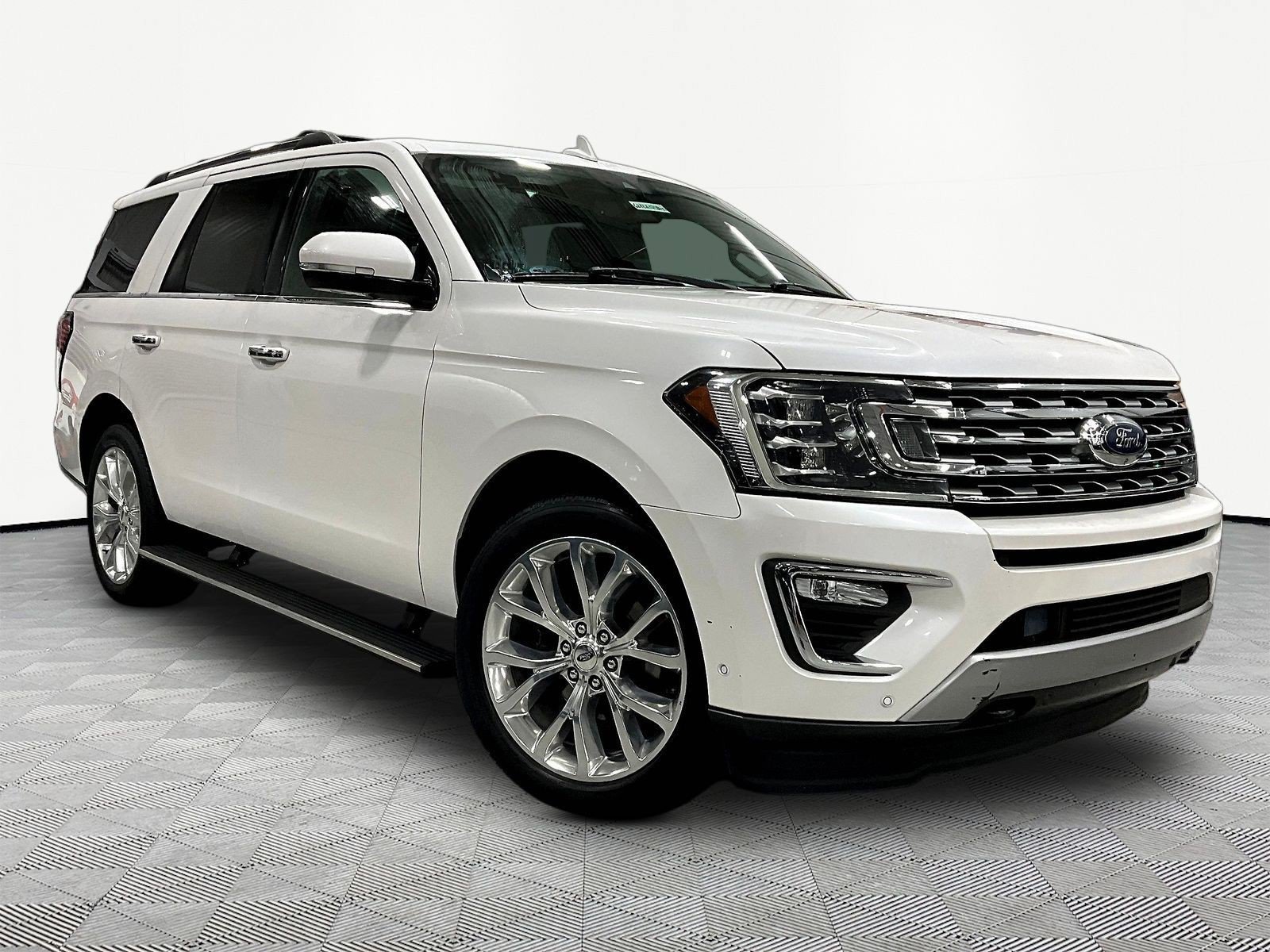 Used 2019 Ford Expedition Limited w/ Equipment Group 302A AWD/4WD image 3