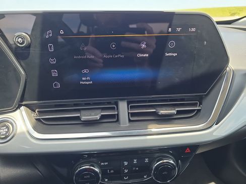 Used 2025 Chevrolet Trax LT w/ LT Convenience Package image 22