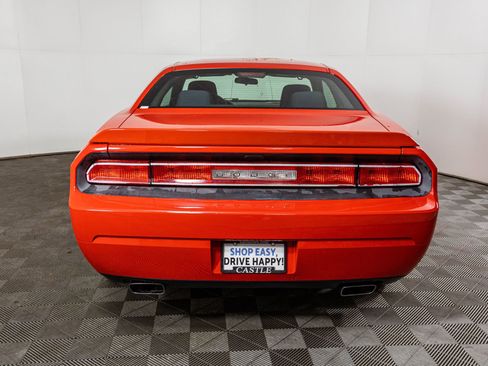 Used 2014 Dodge Challenger SXT image 11