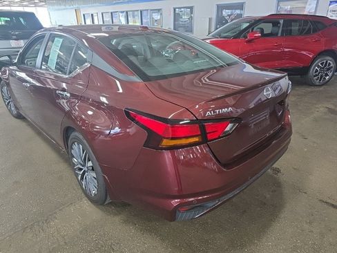 Used 2024 Nissan Altima 2.5 SV FWD image 4