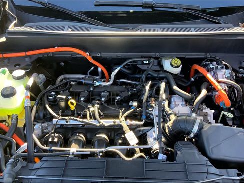 New 2025 Ford Maverick XLT w/ XLT Luxury Package image 16