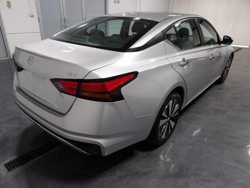 Used 2021 Nissan Altima 2.5 SV FWD image 4