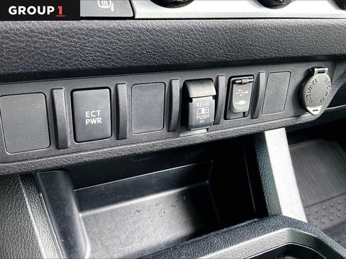 Used 2019 Toyota Tacoma SR5 AWD/4WD image 36