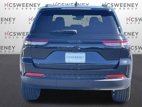 New 2025 Jeep Grand Cherokee Altitude image 4