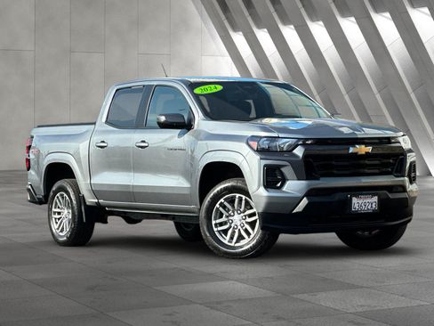 Used 2024 Chevrolet Colorado LT AWD/4WD image 2
