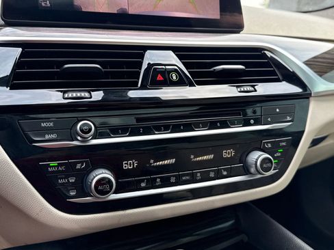 Used 2019 BMW 530i w/ Premium Package RWD image 27