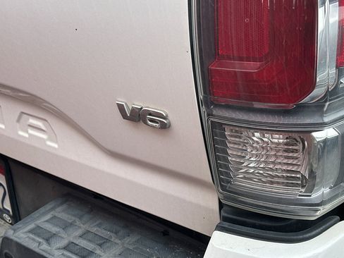 Used 2020 Toyota Tacoma TRD Off-Road image 6