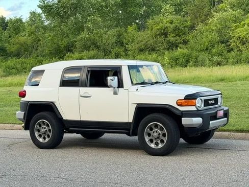 Used 2013 Toyota FJ Cruiser 4WD w/ Convenience Pkg image 3