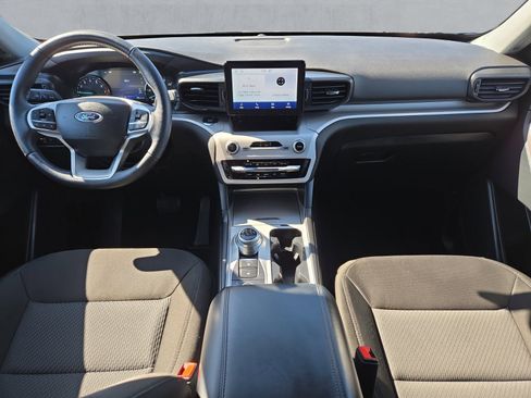 Certified 2024 Ford Explorer XLT image 9