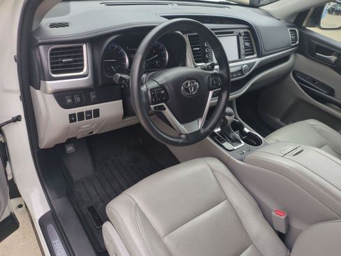 Used 2018 Toyota Highlander Limited FWD image 16