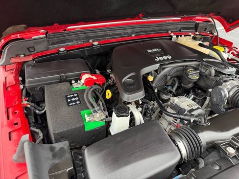 Used 2018 Jeep Wrangler Sport image 28