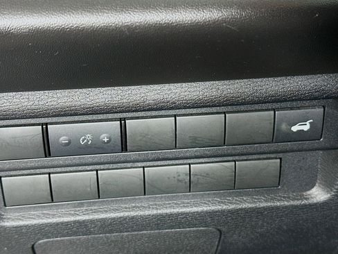 Used 2024 Mitsubishi Outlander SE image 16