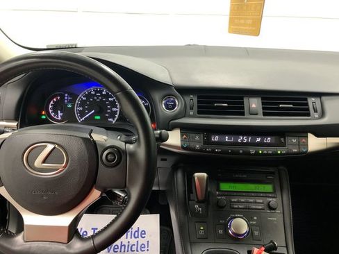 Used 2014 Lexus CT 200h FWD image 19