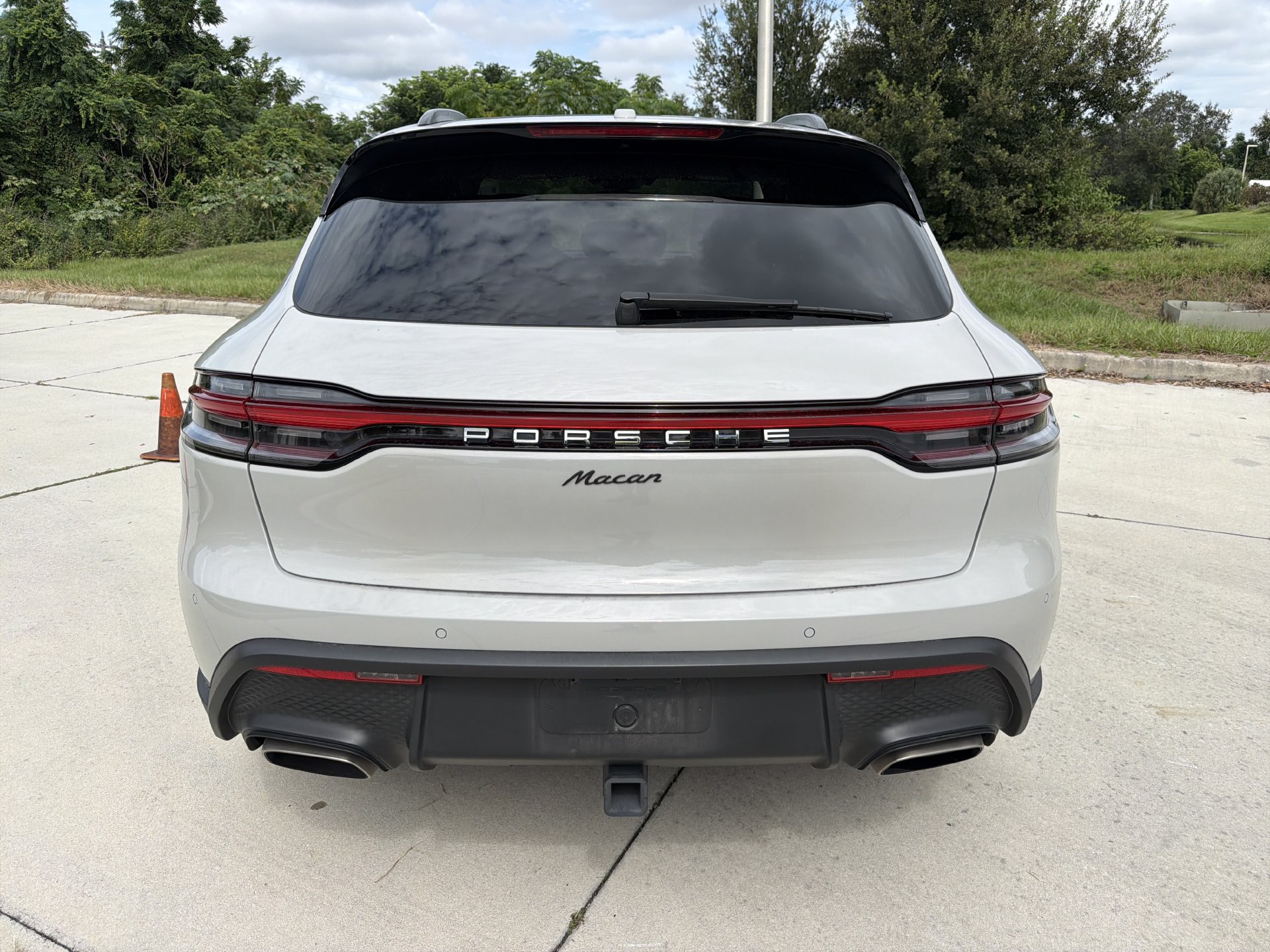 Used 2023 Porsche Macan Turbo AWD/4WD image 5
