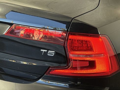 Used 2018 Volvo S90 T5 Momentum w/ Convenience Package image 30