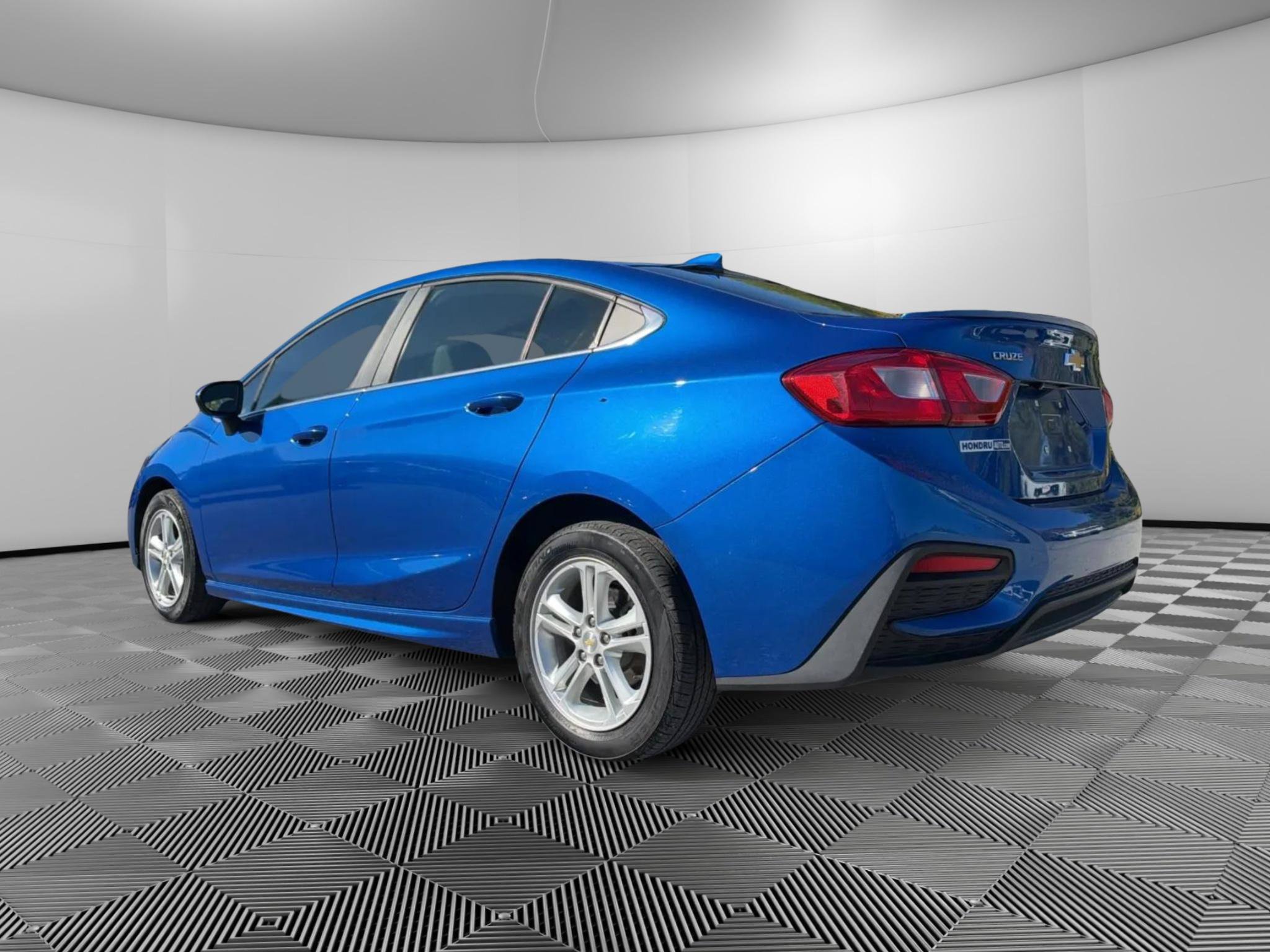 Used 2018 Chevrolet Cruze LT w/ RS Package FWD image 3
